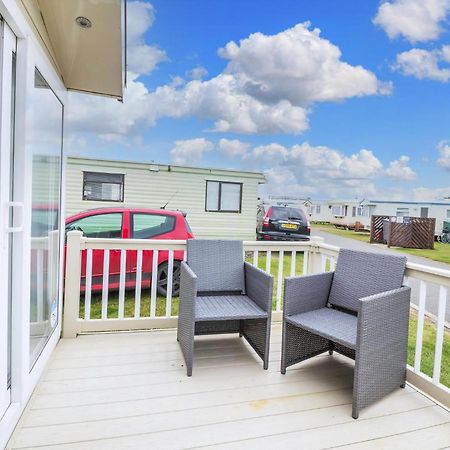Beautiful 6 Berth Caravan By The Beach In Suffolk Ref 40076Nd ローストフト エクステリア 写真