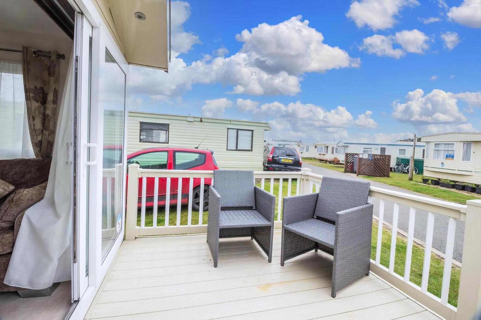 Beautiful 6 Berth Caravan By The Beach In Suffolk Ref 40076Nd ローストフト エクステリア 写真