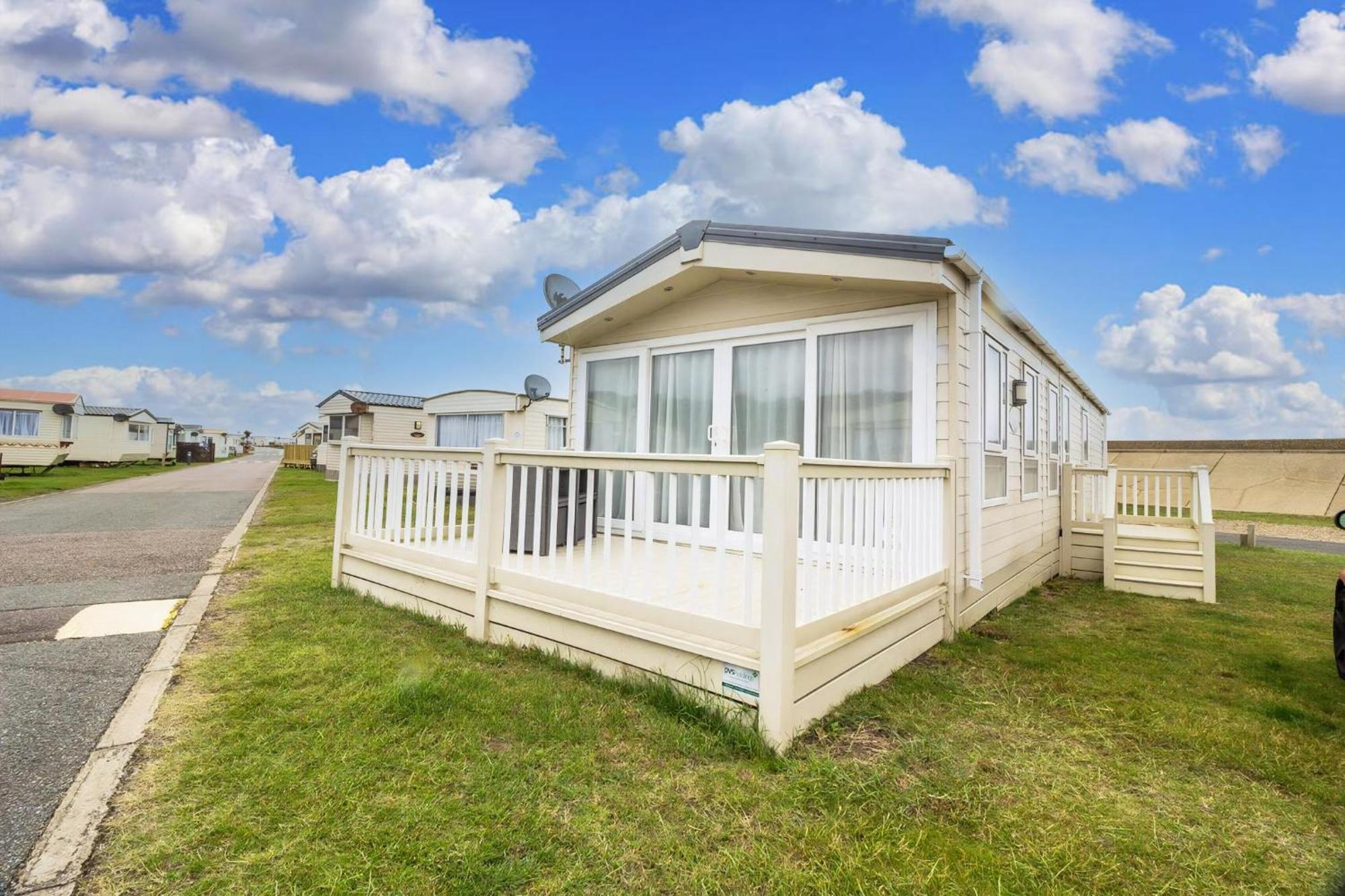 Beautiful 6 Berth Caravan By The Beach In Suffolk Ref 40076Nd ローストフト エクステリア 写真