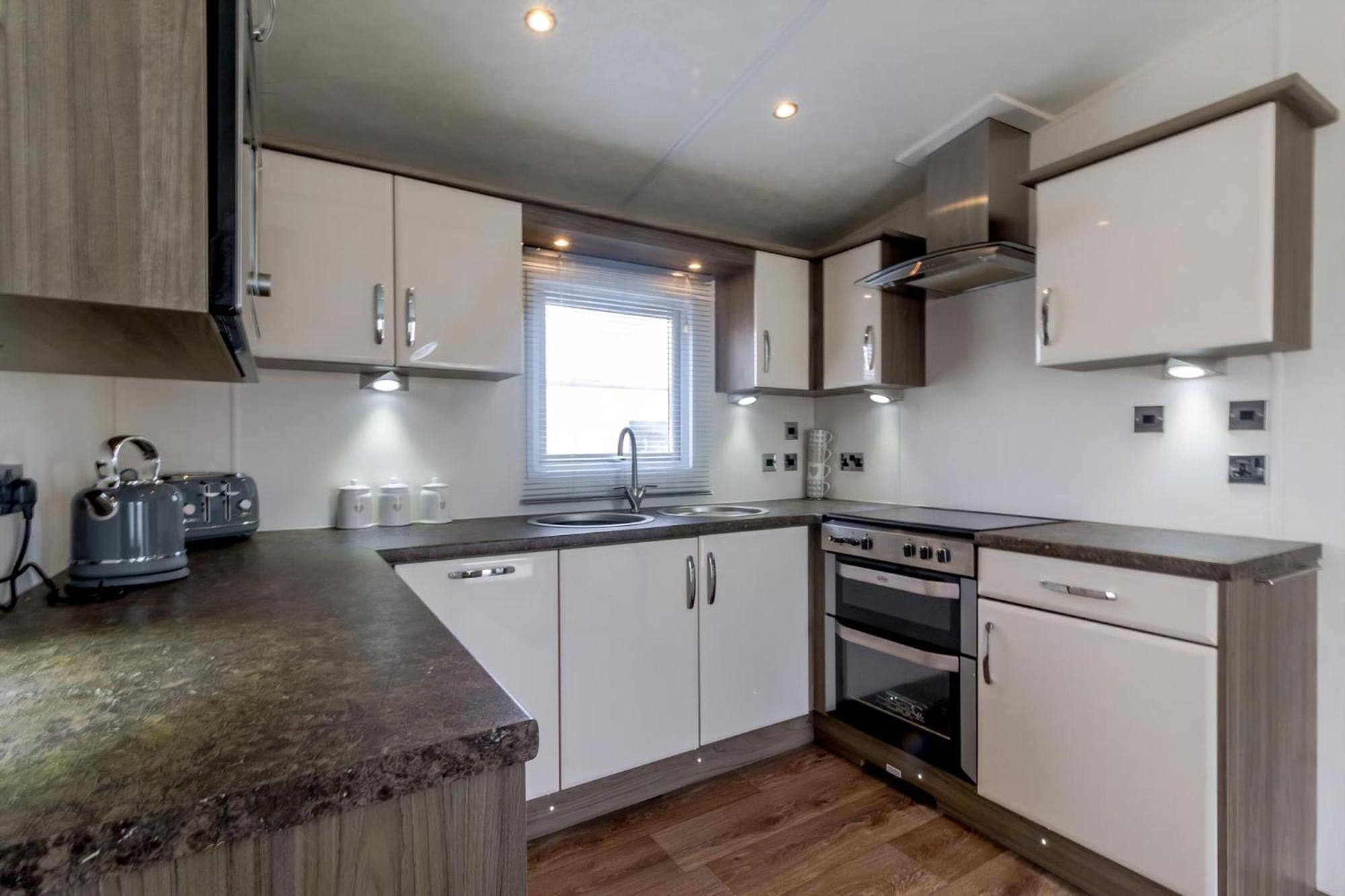 Beautiful 6 Berth Caravan By The Beach In Suffolk Ref 40076Nd ローストフト エクステリア 写真