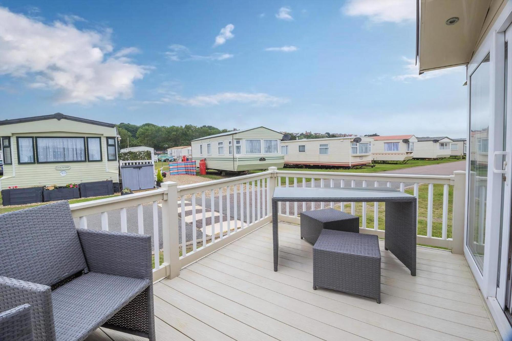 Beautiful 6 Berth Caravan By The Beach In Suffolk Ref 40076Nd ローストフト エクステリア 写真