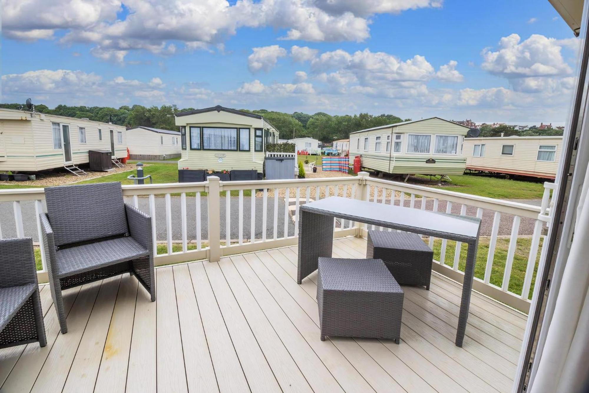 Beautiful 6 Berth Caravan By The Beach In Suffolk Ref 40076Nd ローストフト エクステリア 写真