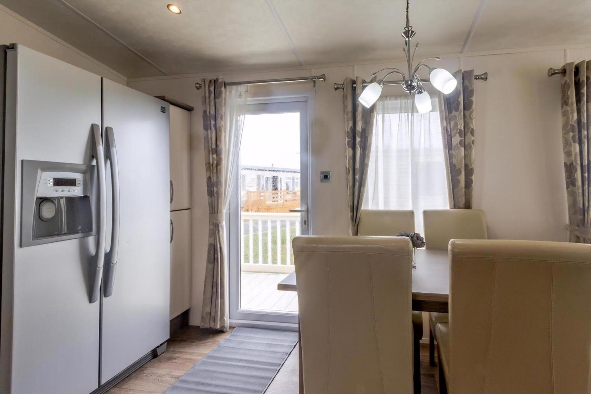 Beautiful 6 Berth Caravan By The Beach In Suffolk Ref 40076Nd ローストフト エクステリア 写真