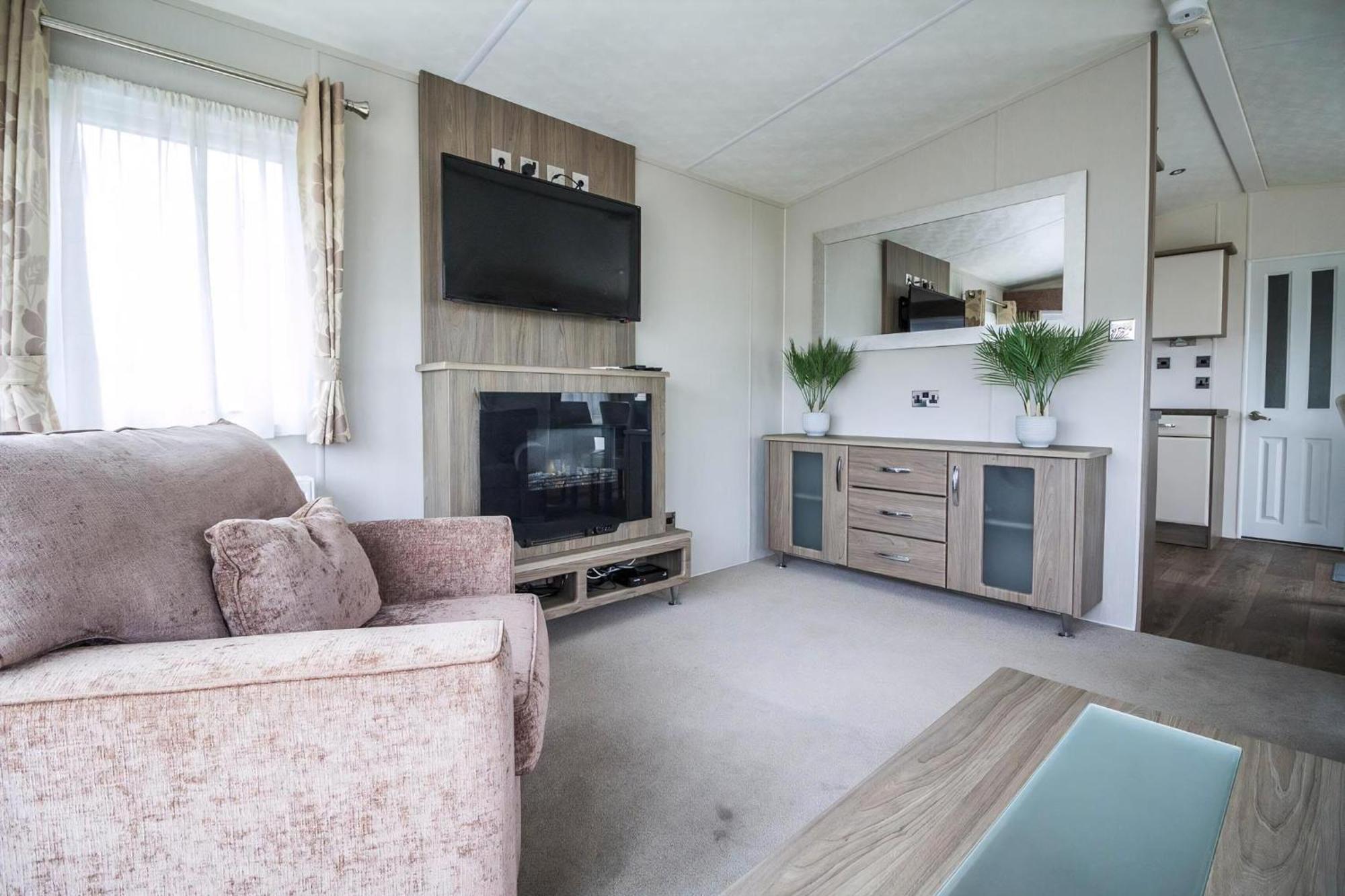 Beautiful 6 Berth Caravan By The Beach In Suffolk Ref 40076Nd ローストフト エクステリア 写真